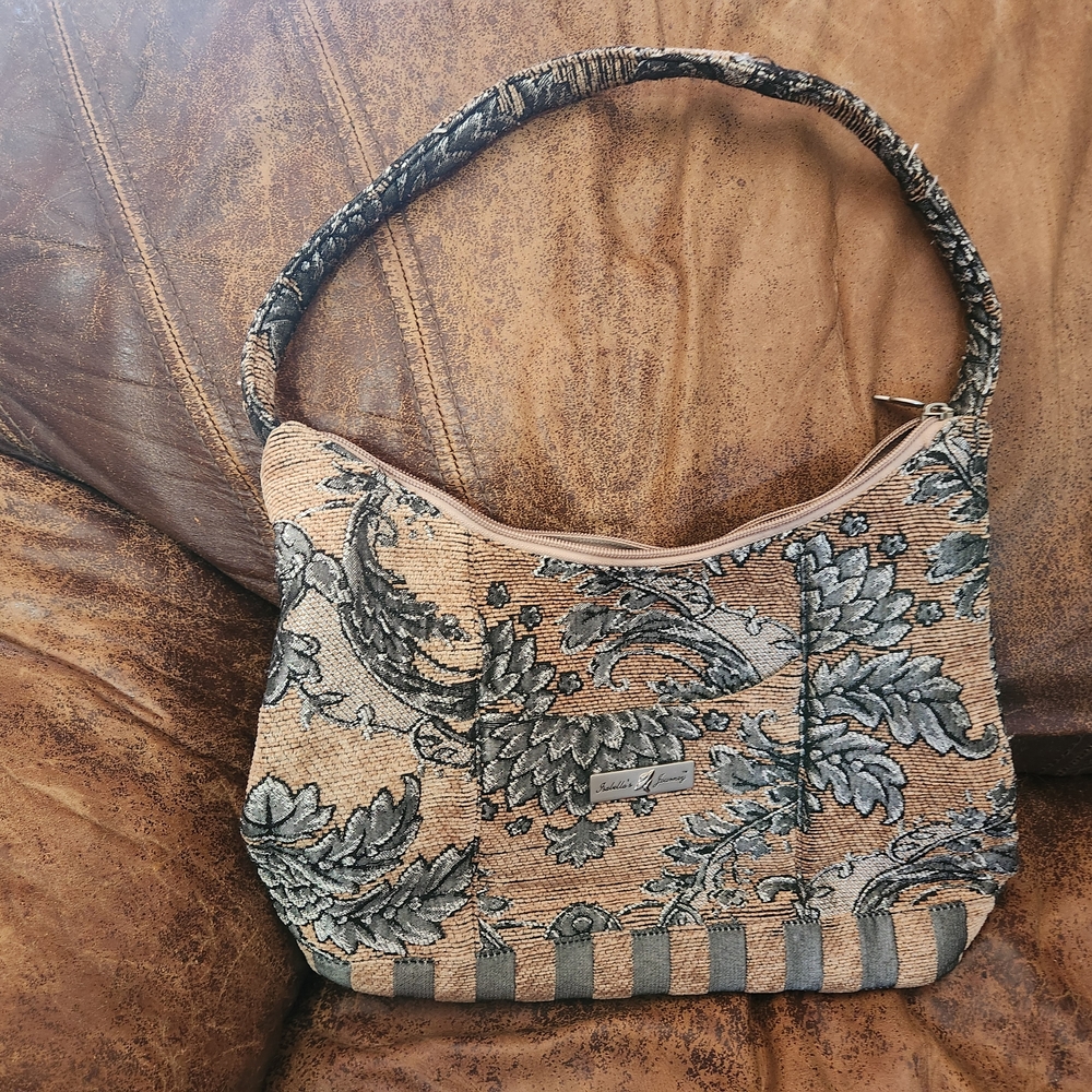 Elegant Floral Patterned Bag